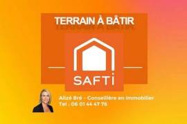 Terrain constructible borné 702m2