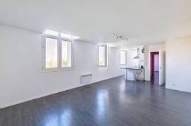 PLOUGONVELIN- APPARTEMENT AU CALME