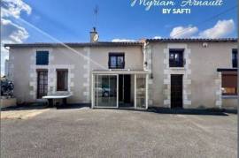 LONGERE 4 CHAMBRES DEPENDANCE TERRAIN 3007 m² POITIERS