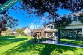 Maison d'architecte 259 m2, sur 2289 m2 de terrain