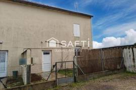 Maison mitoyenne avec cours et garage