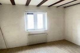 Appartement de 158 M² avec parking , chauffage au gaz , 2 sdb , à rénover , gros potentiel