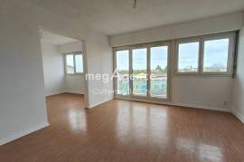 COGNAC Appartement 4 pièces Balcon Place de parking