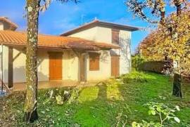 Maison située dans un secteur calme proche Bassin