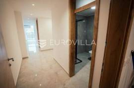 Vukovar, CITY CENTER, newly renovated commercial space 106 m², excellent location.