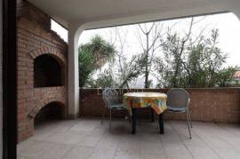 Rovinj, Haus mit zwei Wohnungen, 750 m vom Meer entfernt