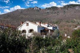 Mošćenička Draga, spacious property with 7 condominium units on an 893 m² plot