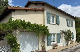 A Rare Find: 3-Bedroom Riverside Home in Taize-Aizie. Land of 7645m2 - €93,500