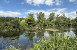 A Rare Find: 3-Bedroom Riverside Home in Taize-Aizie. Land of 7645m2 - €93,500 A Rare Find: 3-Bedroom Riverside Home in Taize-Aizie. Land of 7645m2 - €93,500