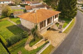 3-Bedroom House with Basement and Garden  Central Ruffec - €117200