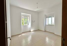 2-beds apartment in Zambujal for rent