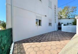 2-beds apartment in Zambujal for rent