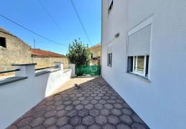 2-beds apartment in Zambujal for rent