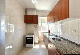 2-beds apartment in Zambujal for rent