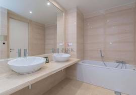 4 bedroom duplex apartment on Estrada Monumental 4 bedroom duplex apartment on Estrada Monumental