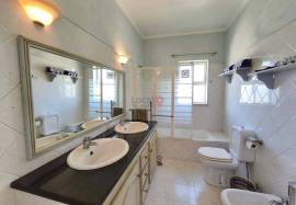 3 + 1 Bedroom villa for sale in Espiche