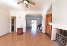 3 + 1 Bedroom villa for sale in Espiche