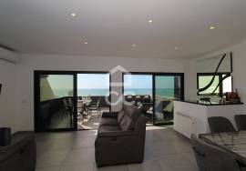Renovated 3 Bedroom Apartment with Sea View Terrace, in Armação de Pêra