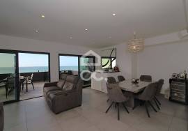 Renovated 3 Bedroom Apartment with Sea View Terrace, in Armação de Pêra