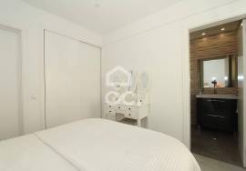 Renovated 3 Bedroom Apartment with Sea View Terrace, in Armação de Pêra