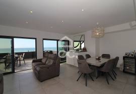 Renovated 3 Bedroom Apartment with Sea View Terrace, in Armação de Pêra