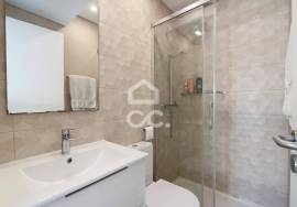 Renovated 3 Bedroom Apartment with Sea View Terrace, in Armação de Pêra
