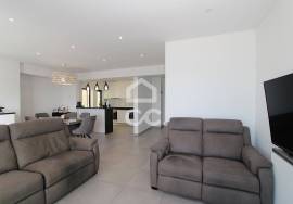 Renovated 3 Bedroom Apartment with Sea View Terrace, in Armação de Pêra