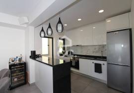 Renovated 3 Bedroom Apartment with Sea View Terrace, in Armação de Pêra