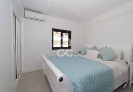 Renovated 3 Bedroom Apartment with Sea View Terrace, in Armação de Pêra
