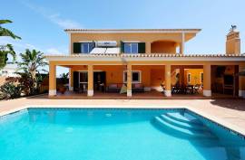 Detached house T4 (or T7) with AL in Montes de Alvor