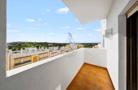 Spacious 3 bedroom apartment in a quiet residential urbanization - Portimão