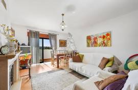 Spacious 3 bedroom apartment in a quiet residential urbanization - Portimão