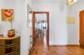 Spacious 3 bedroom apartment in a quiet residential urbanization - Portimão