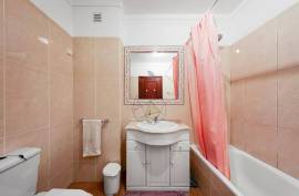 Spacious 3 bedroom apartment in a quiet residential urbanization - Portimão