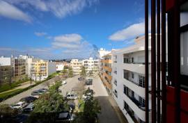 Spacious 3 bedroom apartment in a quiet residential urbanization - Portimão