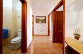 Spacious 3 bedroom apartment in a quiet residential urbanization - Portimão