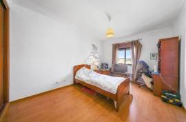Spacious 3 bedroom apartment in a quiet residential urbanization - Portimão