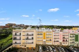 Spacious 3 bedroom apartment in a quiet residential urbanization - Portimão