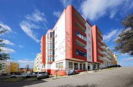 Spacious 3 bedroom apartment in a quiet residential urbanization - Portimão