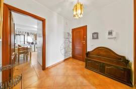 Spacious 3 bedroom apartment in a quiet residential urbanization - Portimão