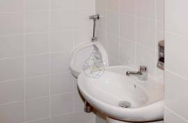 Strategic Commercial Point next to the Riverside Zone - Portimão