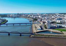 Strategic Commercial Point next to the Riverside Zone - Portimão