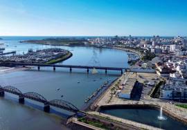 Strategic Commercial Point next to the Riverside Zone - Portimão