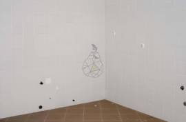 Strategic Commercial Point next to the Riverside Zone - Portimão