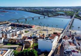 Strategic Commercial Point next to the Riverside Zone - Portimão