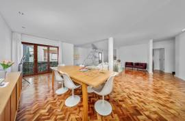 Refurbished 4 Bedroom Apartment in the Heart of Portimão