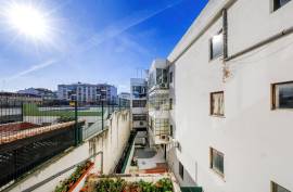 Refurbished 4 Bedroom Apartment in the Heart of Portimão