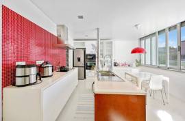 Refurbished 4 Bedroom Apartment in the Heart of Portimão