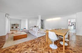 Refurbished 4 Bedroom Apartment in the Heart of Portimão