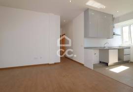 New 2 bedroom apartment, with private terrace, in the center of Vila do Avelar.